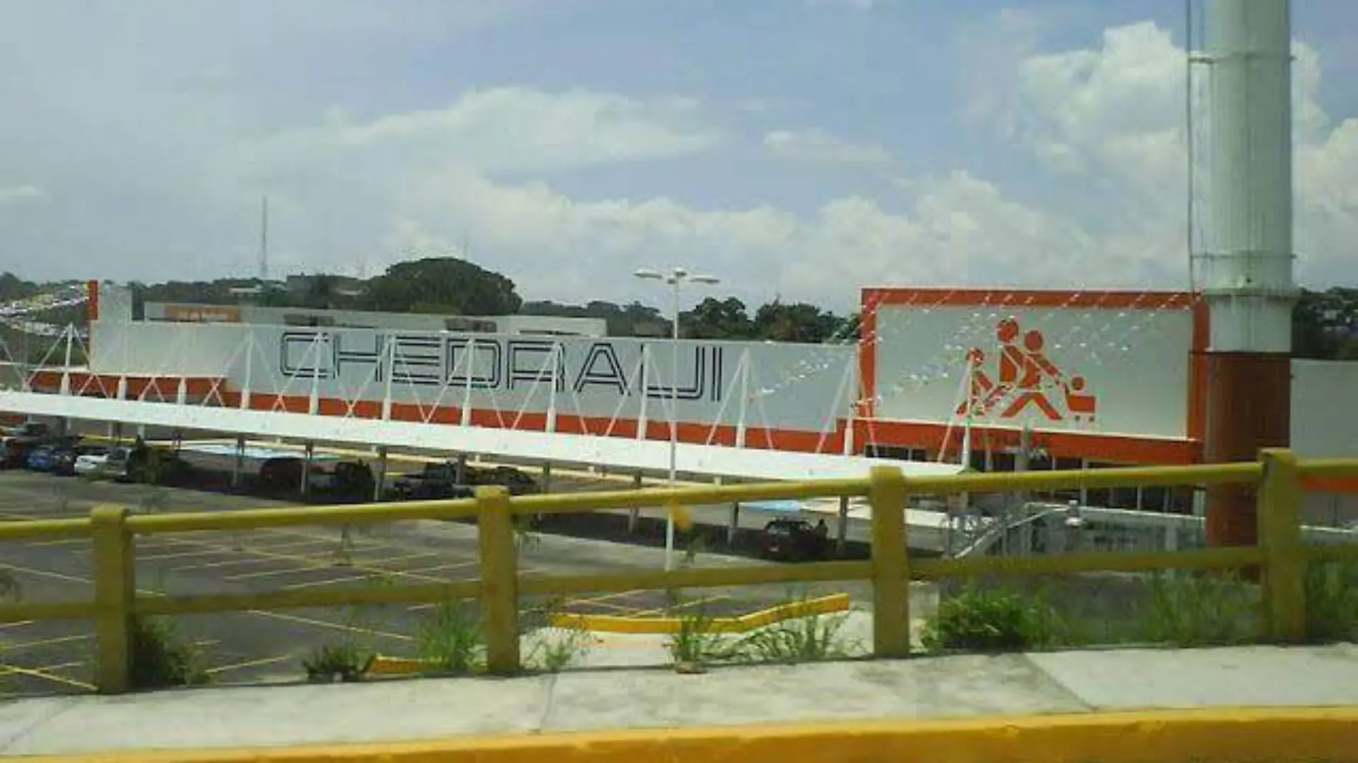 camioneta robada estacionamiento